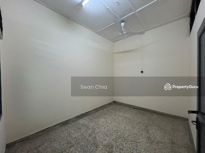 Untuk Dijual - Newly Refurbished 1sty House 20x80 4R2B Nearby Maybank Meru Klang